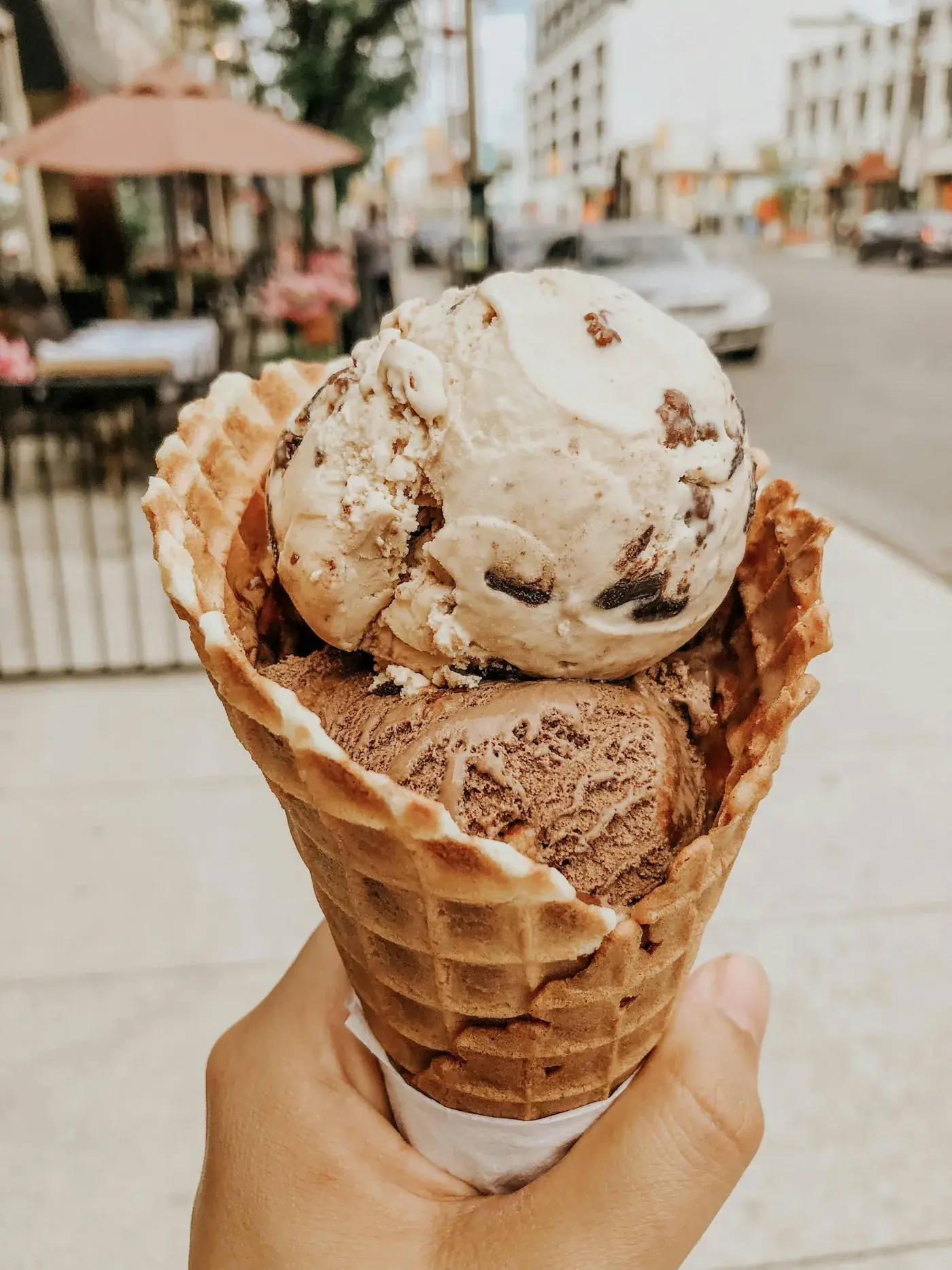 Vitrina de gelato artesanal con multiples sabores